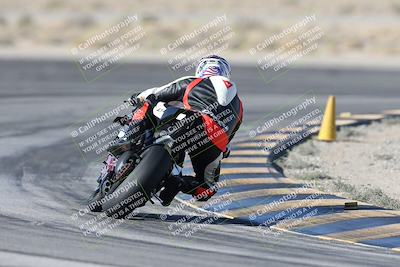 media/Dec-01-2025-Moto Forza (Mon) [[2daa91e15f]]/1-Advanced Group/Session 2 Turn 11 Backside/